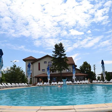 Hotel Doi Taurasi Afumaţi Zewnętrze zdjęcie