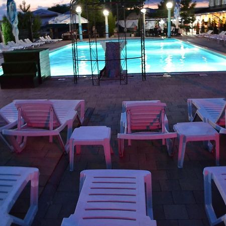Hotel Doi Taurasi Afumaţi Zewnętrze zdjęcie