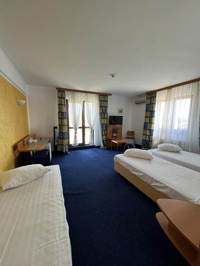 Hotel Doi Taurasi Afumaţi Zewnętrze zdjęcie