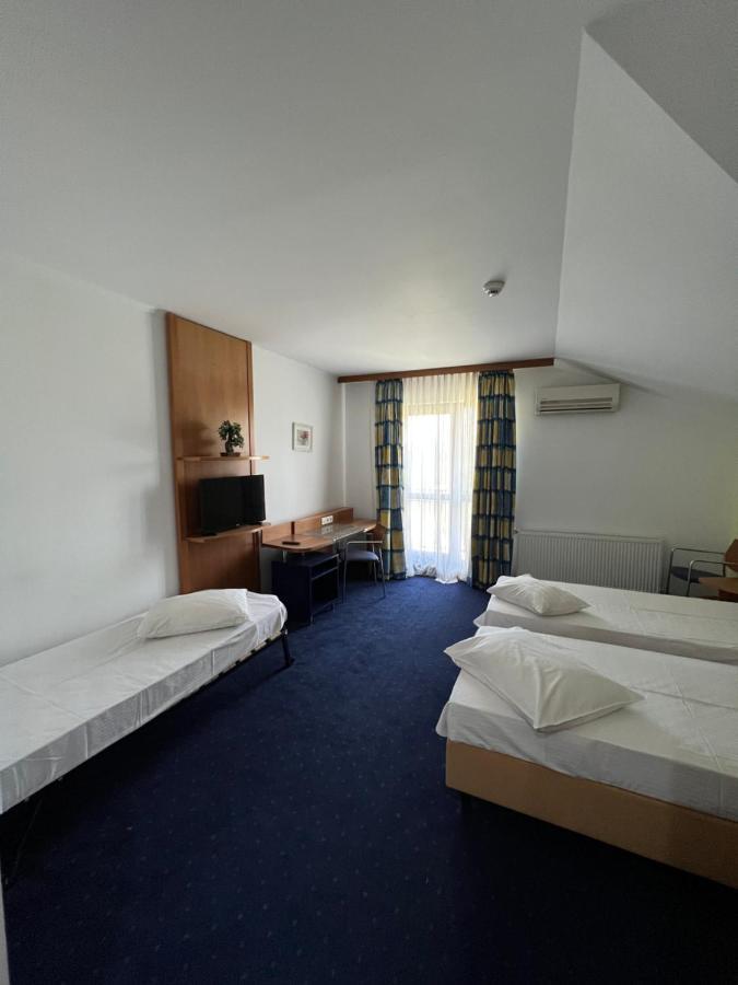 Hotel Doi Taurasi Afumaţi Zewnętrze zdjęcie