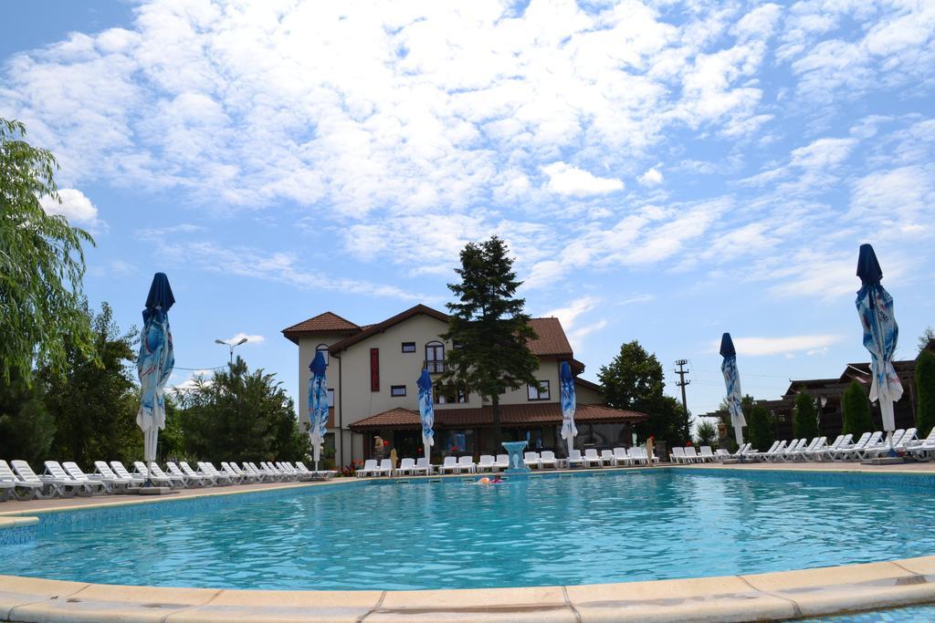 Hotel Doi Taurasi Afumaţi Zewnętrze zdjęcie