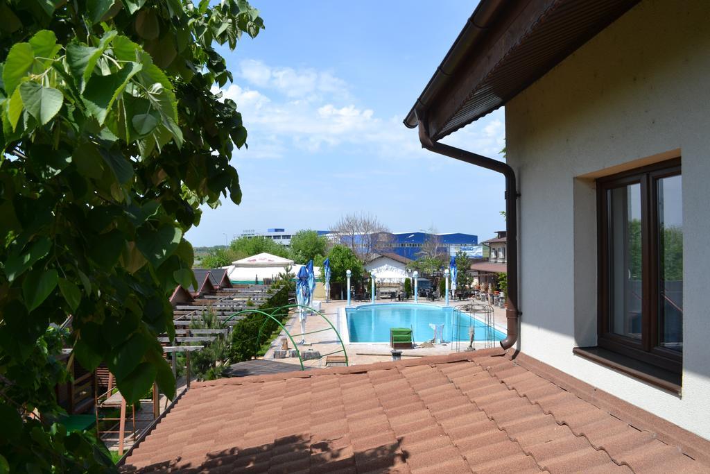 Hotel Doi Taurasi Afumaţi Zewnętrze zdjęcie