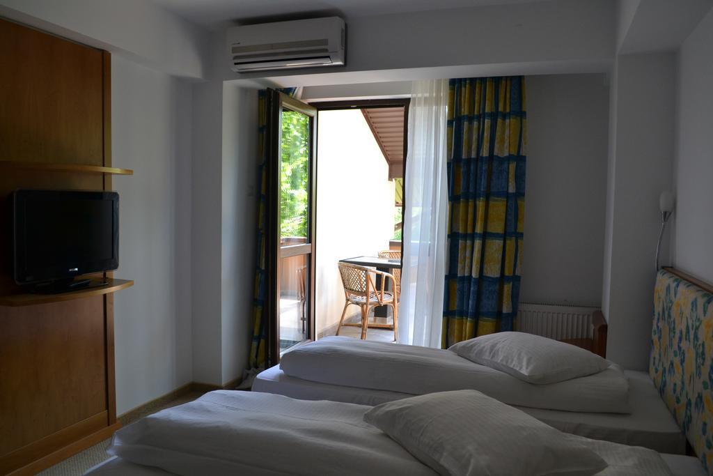Hotel Doi Taurasi Afumaţi Zewnętrze zdjęcie