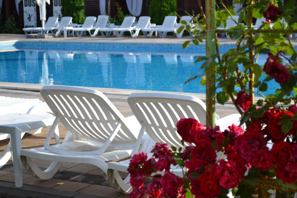 Hotel Doi Taurasi Afumaţi Zewnętrze zdjęcie