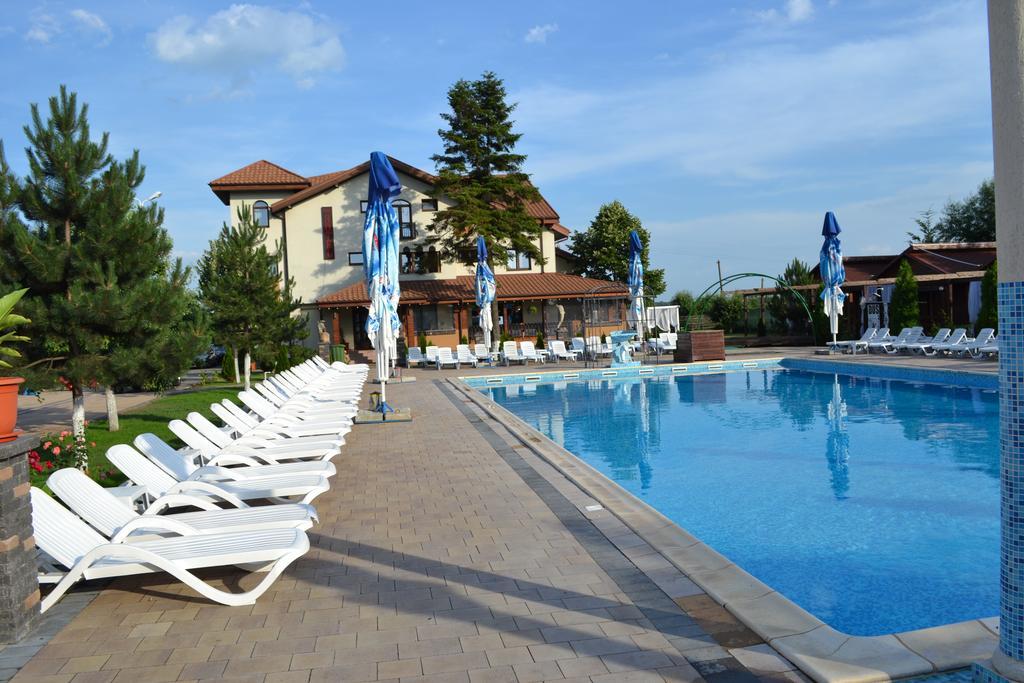 Hotel Doi Taurasi Afumaţi Zewnętrze zdjęcie