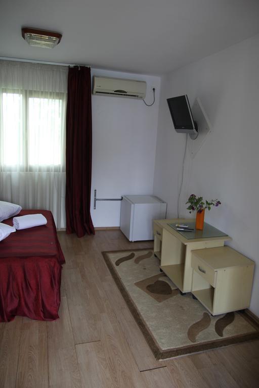 Hotel Doi Taurasi Afumaţi Zewnętrze zdjęcie